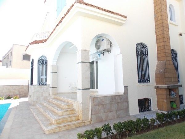 Location villa piscine quartier des plages