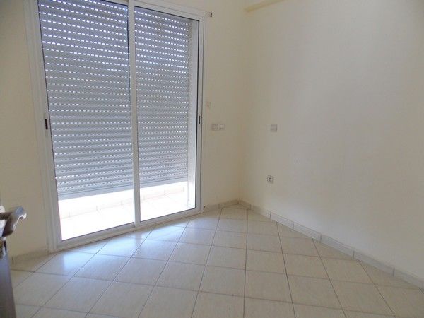 Location Appartement Vide 66 M2 Au 4ieme Etage De La Residence Roukia Ii