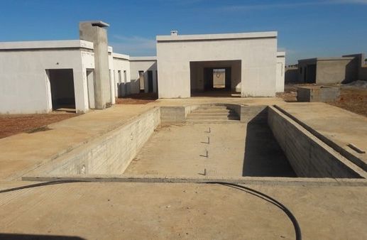 Villa avec piscine zone agricole
